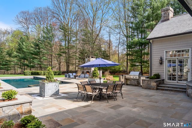 140 Stoneleigh Road, New Canaan, CT 06840