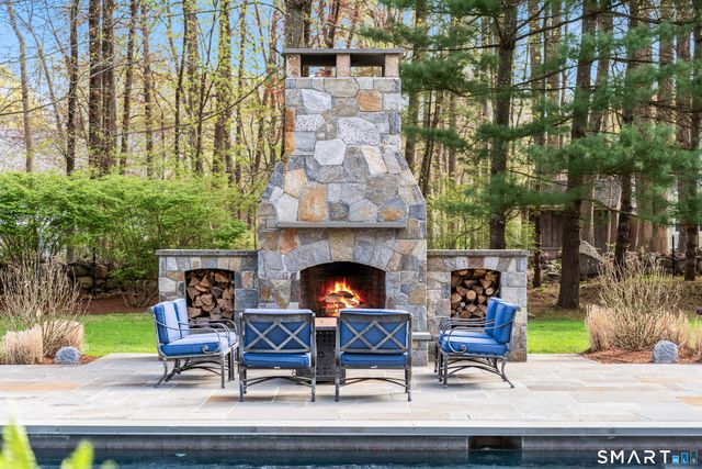 140 Stoneleigh Road, New Canaan, CT 06840