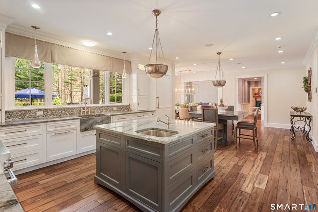 140 Stoneleigh Road, New Canaan, CT 06840