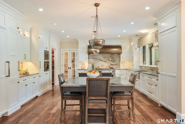 140 Stoneleigh Road, New Canaan, CT 06840