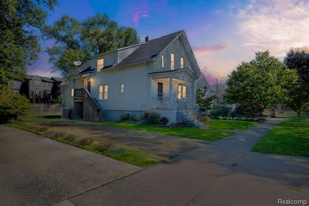 814 Louis Avenue, Royal Oak, MI 48067