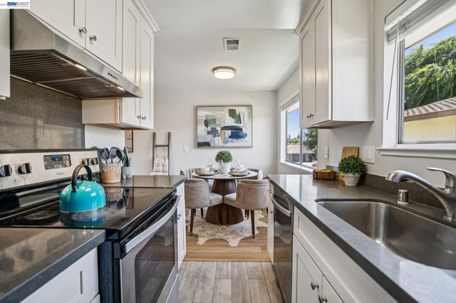 2297 Medallion Dr 4, Union City, CA 94587