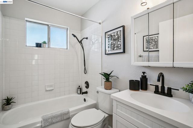 2297 Medallion Dr 4, Union City, CA 94587