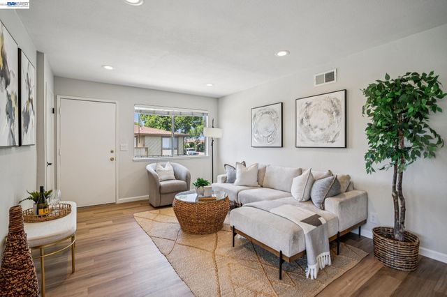 2297 Medallion Dr 4, Union City, CA 94587
