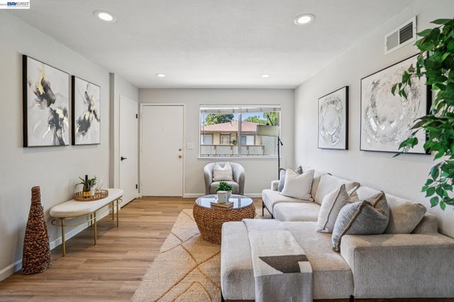 2297 Medallion Dr 4, Union City, CA 94587