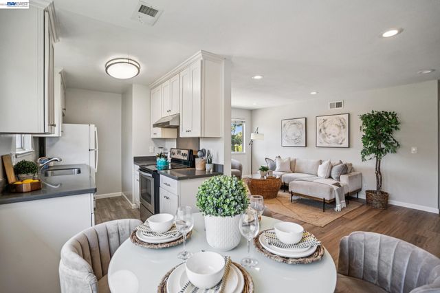 2297 Medallion Dr 4, Union City, CA 94587