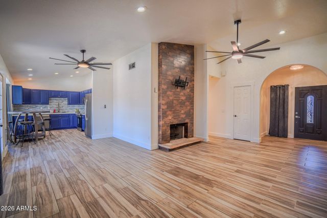 9054 N 84TH Lane, Peoria, AZ 85345