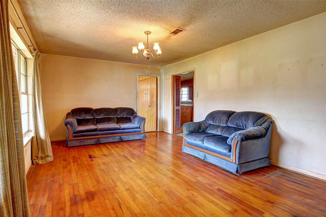 512 N Sherley Avenue, Anna, TX 75409