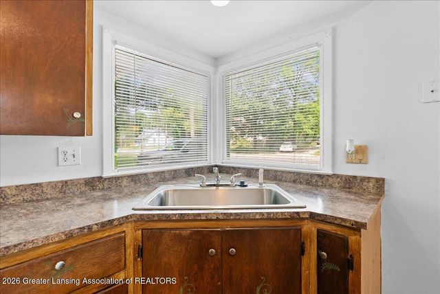 5612 S Washington Avenue, Lansing, MI 48911