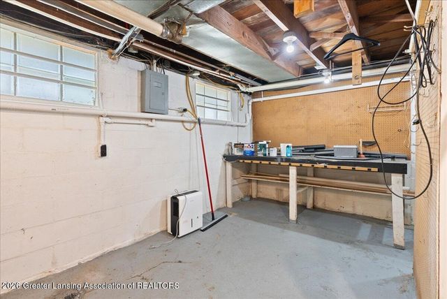 5612 S Washington Avenue, Lansing, MI 48911