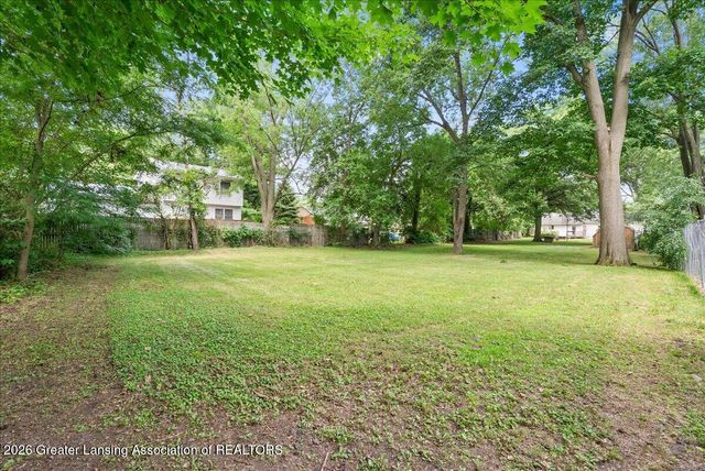5612 S Washington Avenue, Lansing, MI 48911