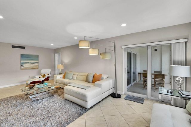 3520 S Ocean Boulevard L405, South Palm Beach, FL 33480