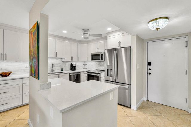 3520 S Ocean Boulevard L405, South Palm Beach, FL 33480