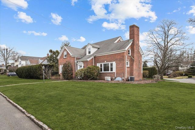 10 Madison Road, Scarsdale, NY 10583