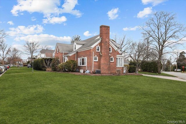 10 Madison Road, Scarsdale, NY 10583