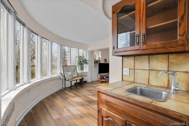 10 Madison Road, Scarsdale, NY 10583