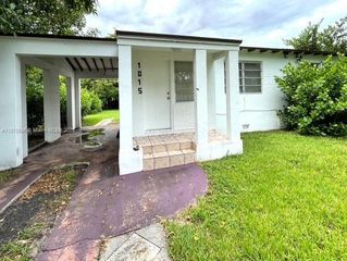 1015 NW 42nd St, Miami, FL 33127
