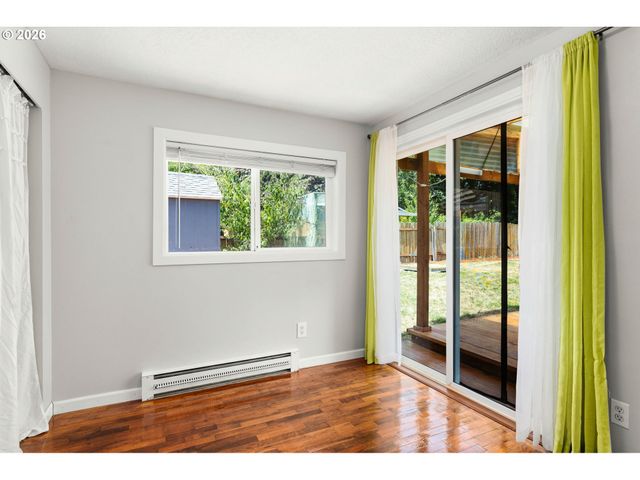 10245 Se RAYMOND St, Portland, OR 97266