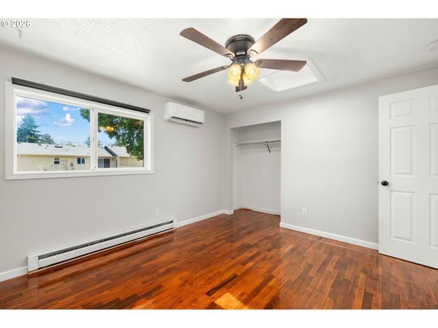 10245 Se RAYMOND St, Portland, OR 97266