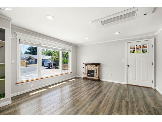 10245 Se RAYMOND St, Portland, OR 97266