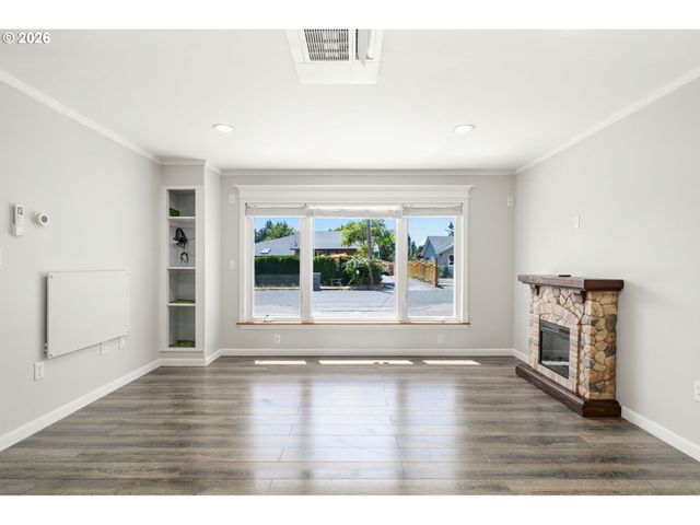 10245 Se RAYMOND St, Portland, OR 97266