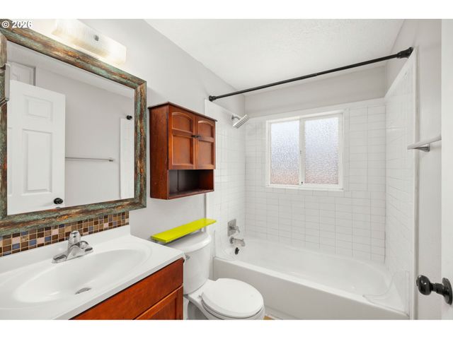 10245 Se RAYMOND St, Portland, OR 97266