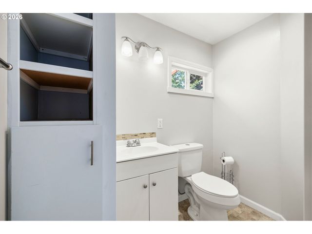 10245 Se RAYMOND St, Portland, OR 97266