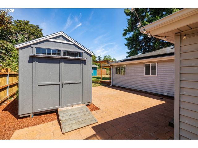 10245 Se RAYMOND St, Portland, OR 97266