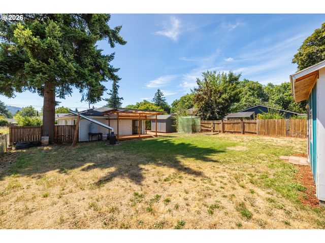 10245 Se RAYMOND St, Portland, OR 97266