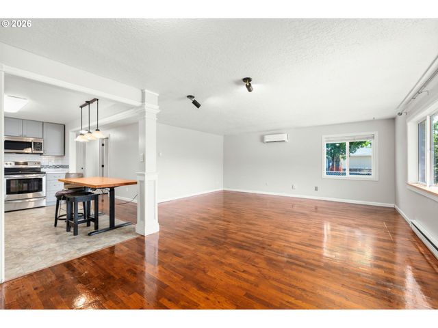 10245 Se RAYMOND St, Portland, OR 97266