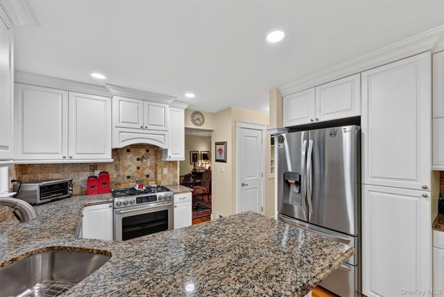 14 Tyler Place, Nanuet, NY 10954