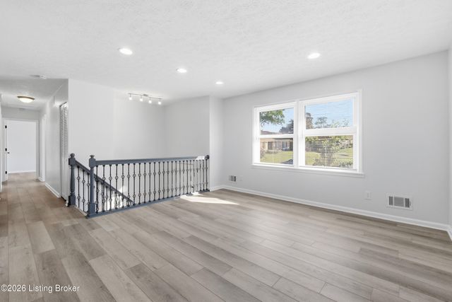 5109 Volney Ct, Louisville, KY 40291