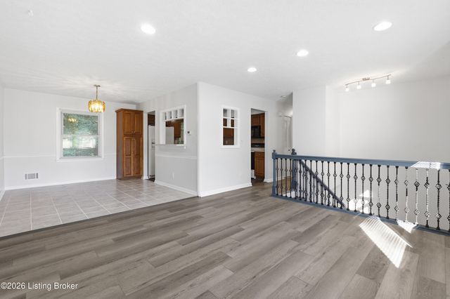 5109 Volney Ct, Louisville, KY 40291