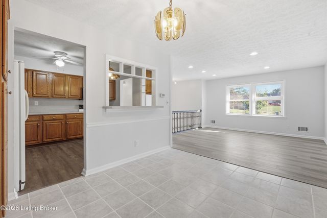 5109 Volney Ct, Louisville, KY 40291