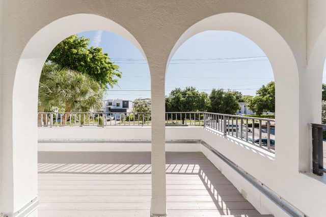 665 Jeffery Street, Boca Raton, FL 33487