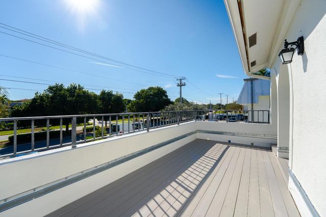 665 Jeffery Street, Boca Raton, FL 33487