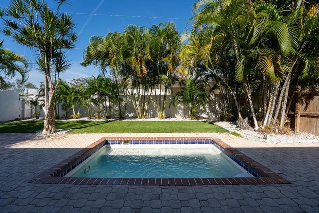 665 Jeffery Street, Boca Raton, FL 33487