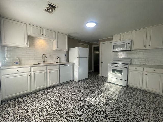 1900 Echols Street B, Bryan, TX 77801