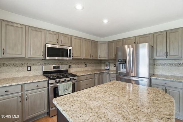 7820 Harvest Gold Drive, Holland, OH 43528