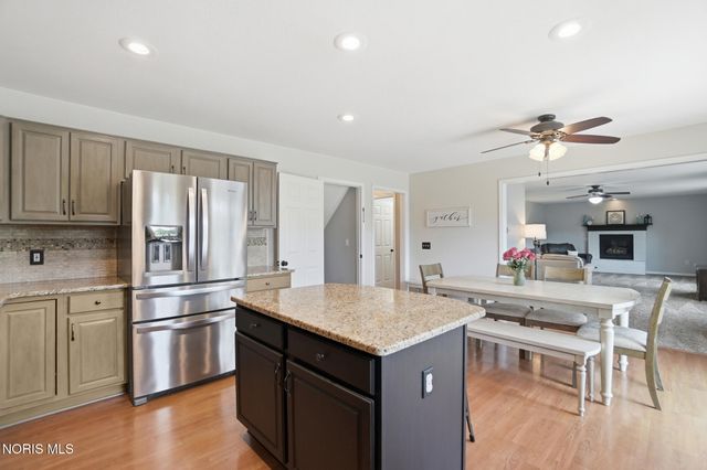 7820 Harvest Gold Drive, Holland, OH 43528