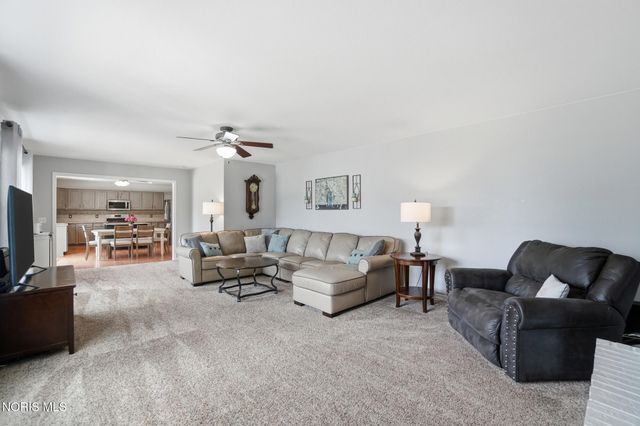 7820 Harvest Gold Drive, Holland, OH 43528
