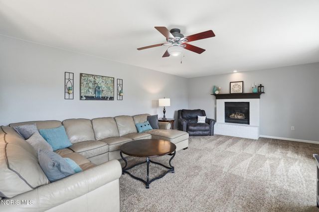 7820 Harvest Gold Drive, Holland, OH 43528