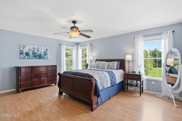 7820 Harvest Gold Drive, Holland, OH 43528