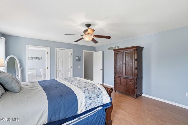 7820 Harvest Gold Drive, Holland, OH 43528