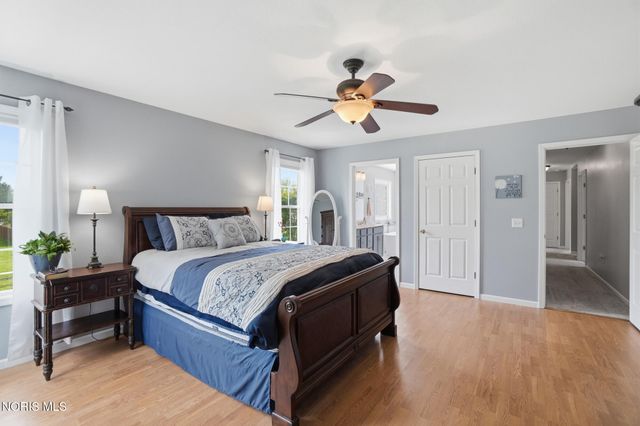 7820 Harvest Gold Drive, Holland, OH 43528