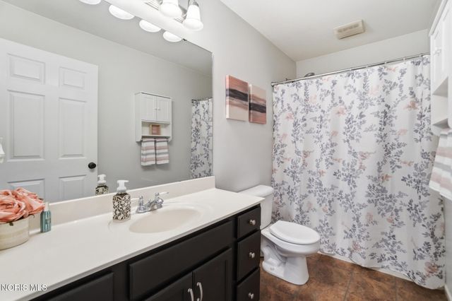 7820 Harvest Gold Drive, Holland, OH 43528