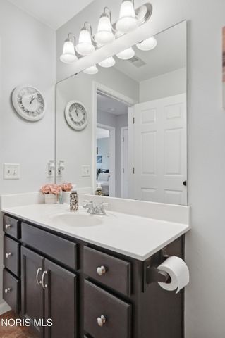 7820 Harvest Gold Drive, Holland, OH 43528