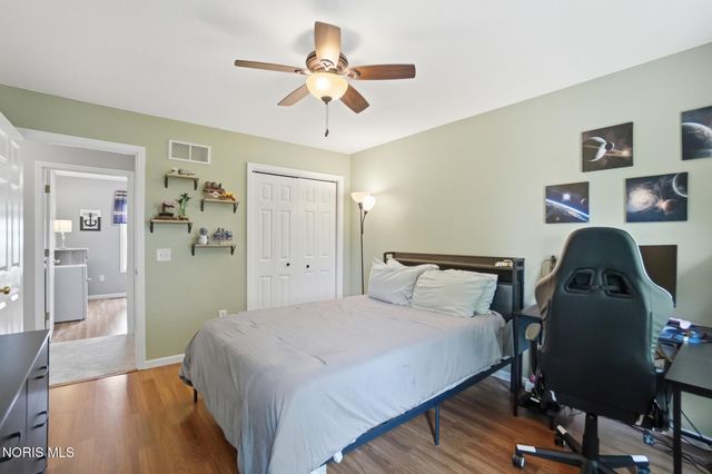 7820 Harvest Gold Drive, Holland, OH 43528
