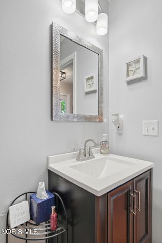 7820 Harvest Gold Drive, Holland, OH 43528