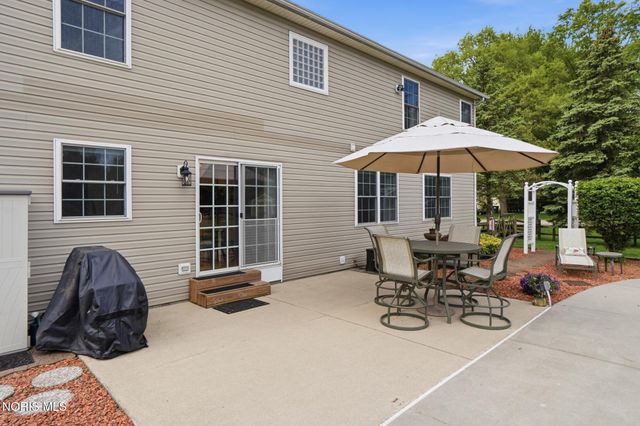 7820 Harvest Gold Drive, Holland, OH 43528